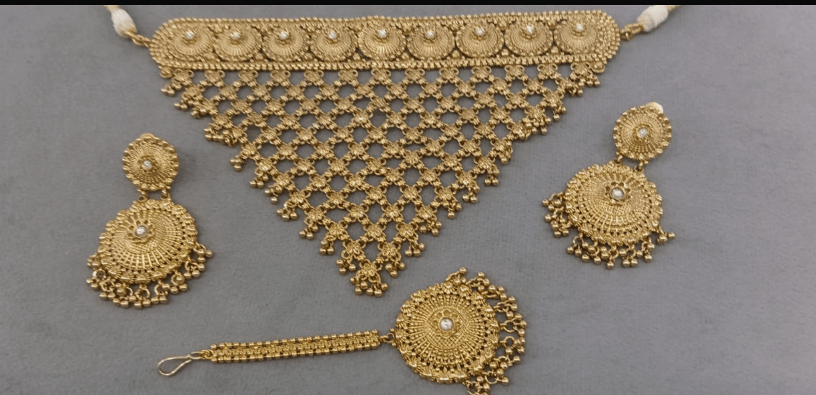 Elegant Gold Set | Made - on - order - Touch Of Elegance