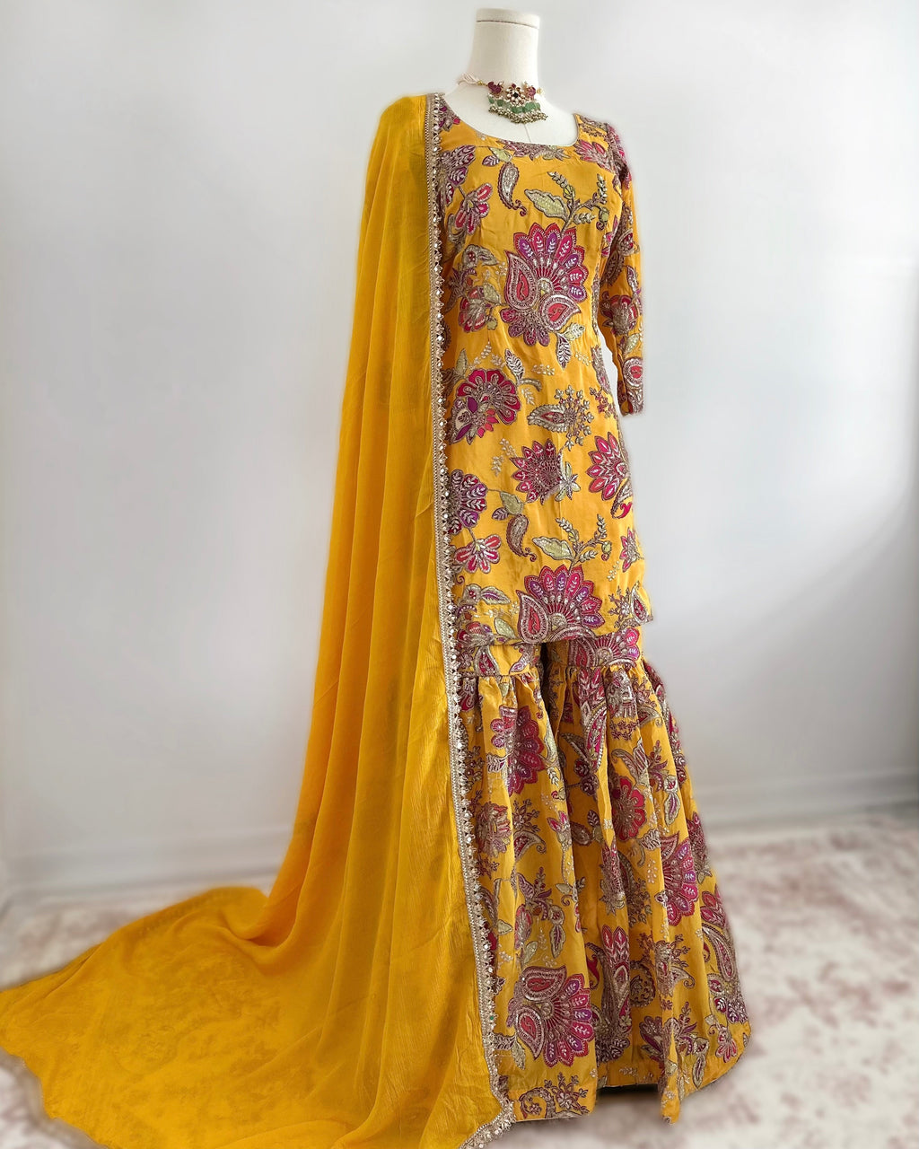Flora Suit - Touch Of Elegance